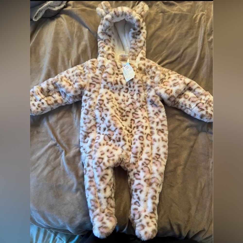 NWT super soft PINK LEOPARD  Baby snowsuit 6-9mo